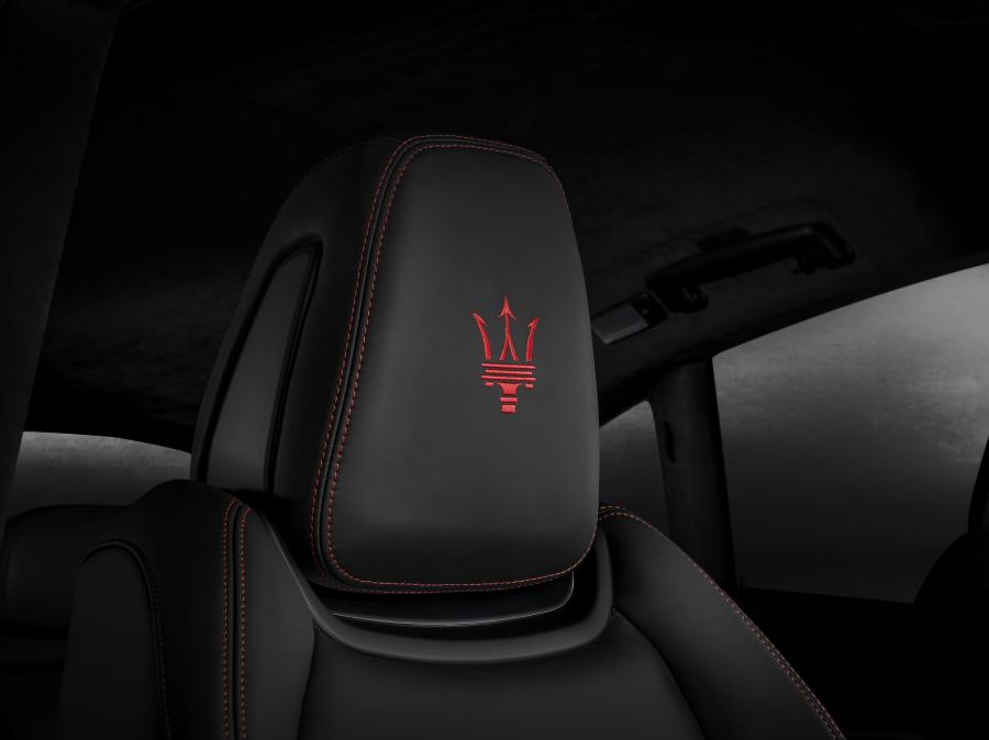 Детали интерьера Maserati Levante S Q4 GranSport 2018 года  (фото 52 из 59)